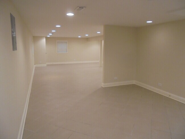 Building Photo - 1534 St Andrews Cir