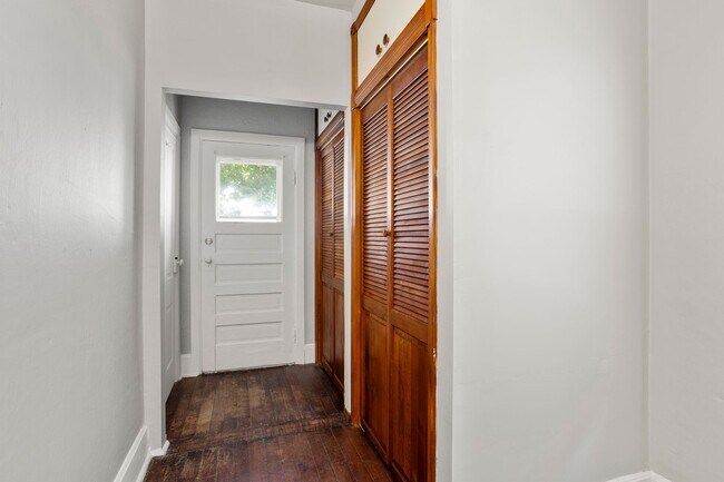 Building Photo - 2111 Madison St