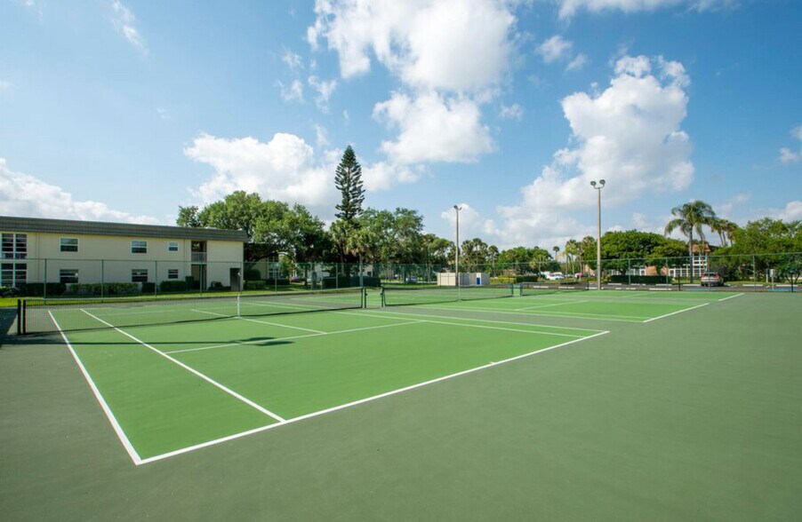 Building Photo - 52 Woodland Dr