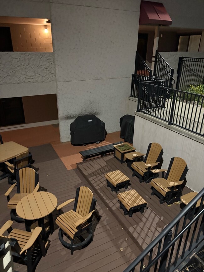 Building Photo - 120 S 38th Ave