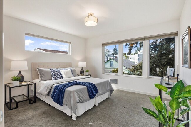 Building Photo - Contemporary 3 Bed 2.5 Bath Home with Rooftop Deck in Ballard