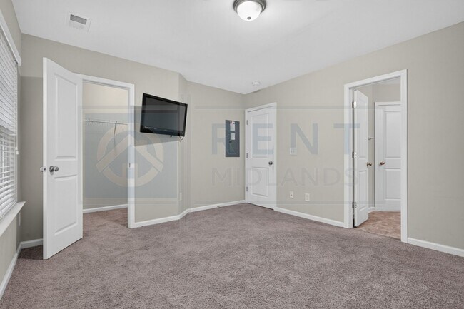 Building Photo - 107 Top Forest Drive