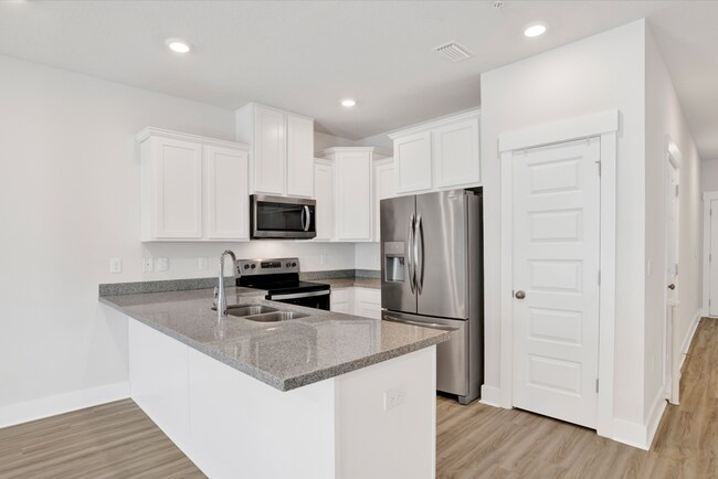 Building Photo - 3 bed gated community home with community ...