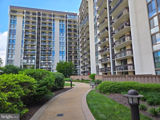 Building Photo - 5300 Holmes Run Pkwy