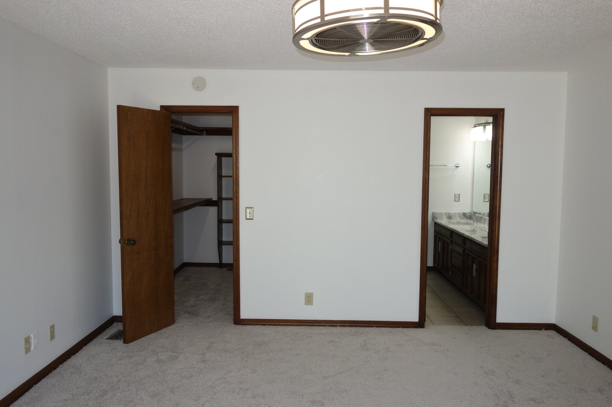 Building Photo - 7108 S Indianapolis Ave