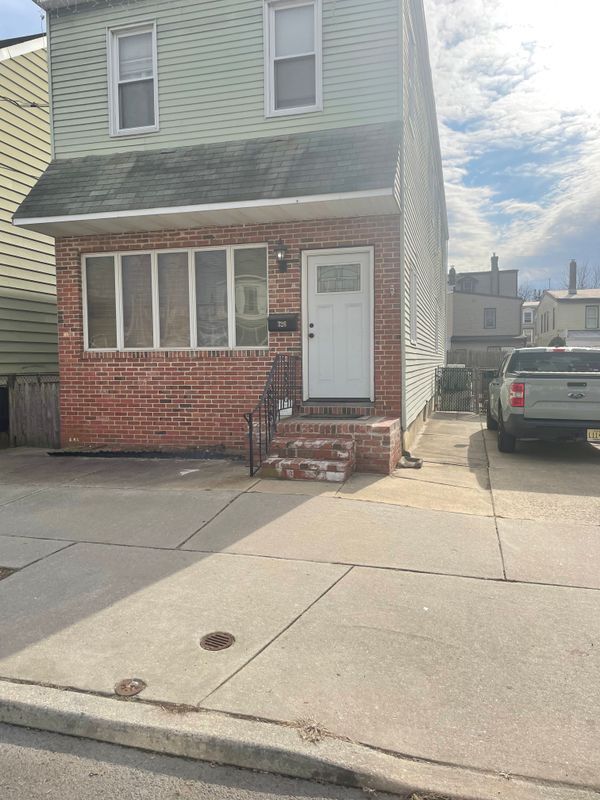 Primary Photo - 326 Mercer St
