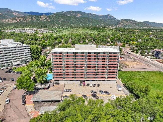 Building Photo - 777 Saturn Dr