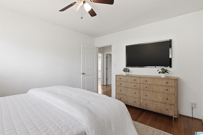 Building Photo - 5956 Crestwood Cir