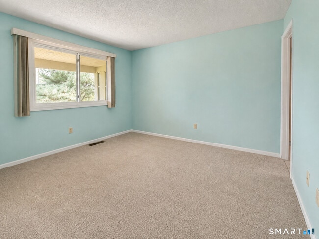 Building Photo - 501 Summer Hill Dr