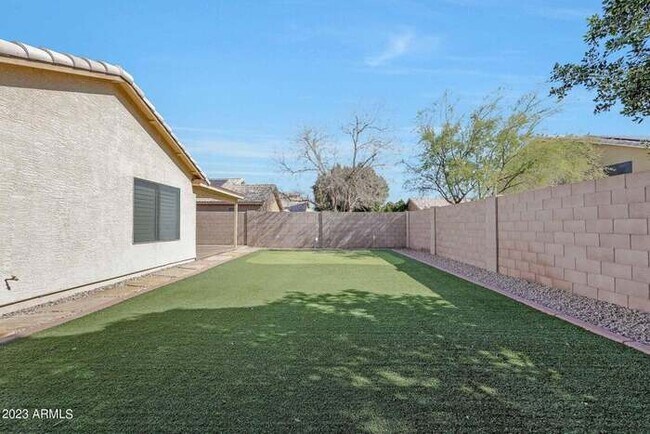 Building Photo - Stunning 3-bedroom, 2-bath home