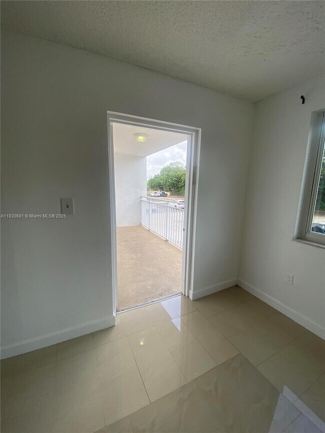 Building Photo - 6930 Miami Gardens Dr