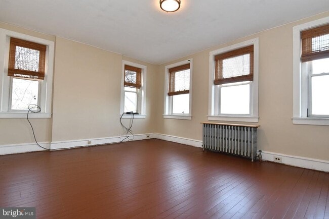 Building Photo - 5838 Henry Ave