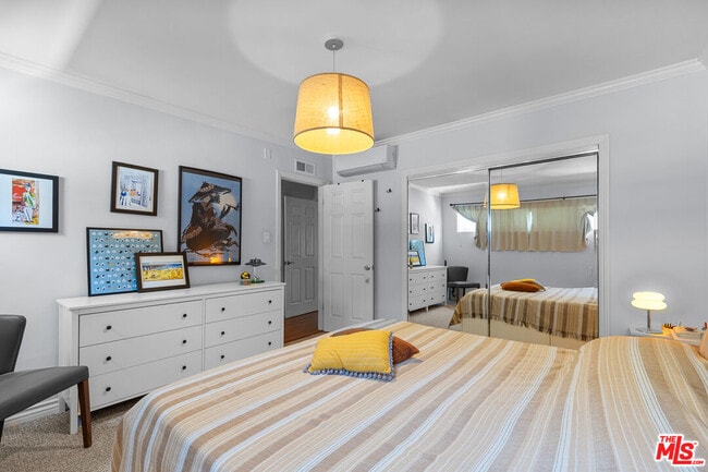 Building Photo - 332 Rexford Dr