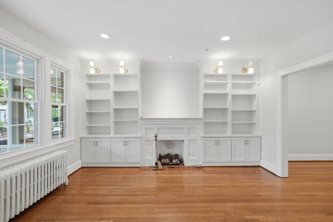 Building Photo - Glover Park Townhome | 4 Bed | 3.5 Bath | 2,500 Sf | Large Front Porch & Fenced-In Backyard w/ Deck