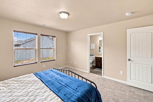 Building Photo - 10864 Traders Pkwy