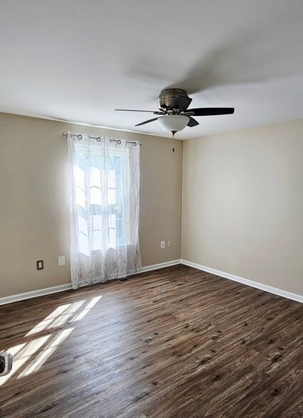 Building Photo - 17519 Longview Ln