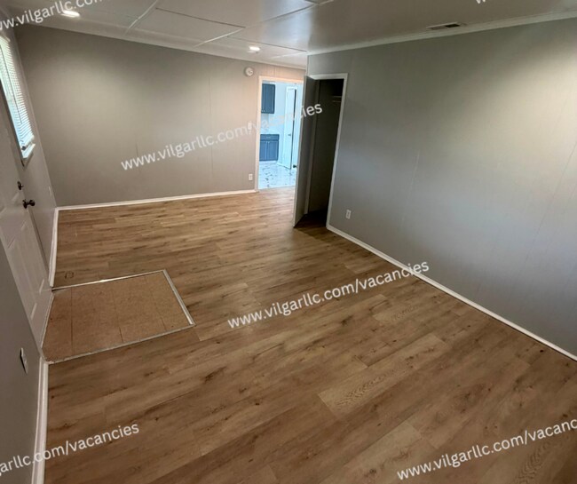 Building Photo - Very spacious  2 Bedroom • 1 Bathroom home.