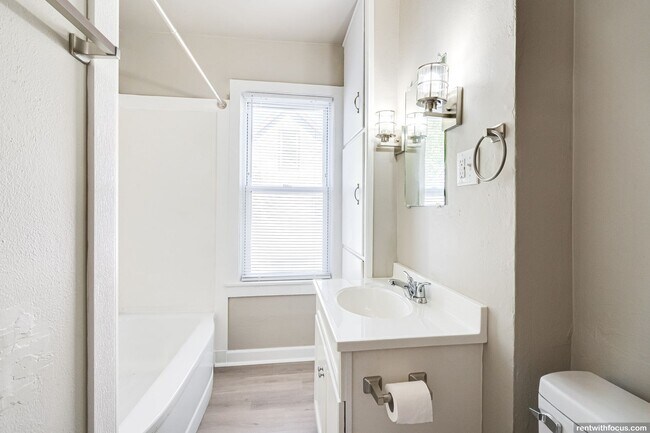 Building Photo - 1901 S Jefferson St