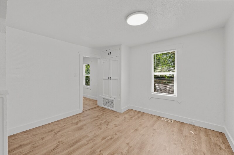 Building Photo - 363 S Meade St