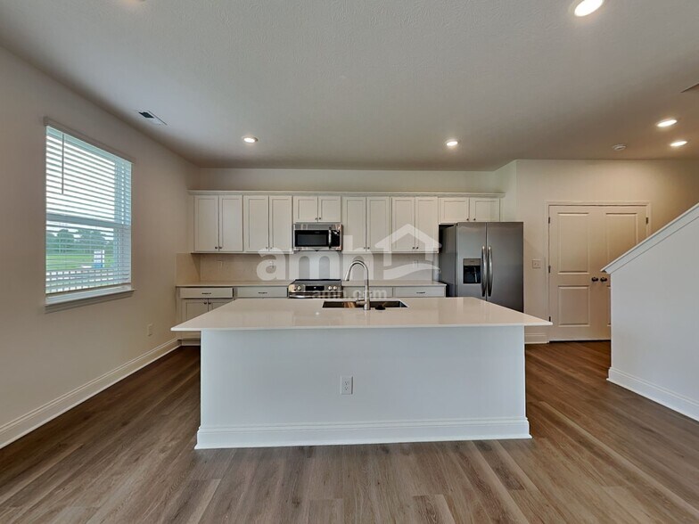 Building Photo - 400 Golden Maple Pl