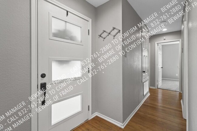 Building Photo - 2610 Lookout Dr