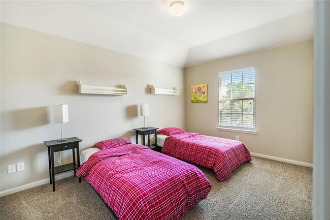 Building Photo - 174 Black Swan Pl