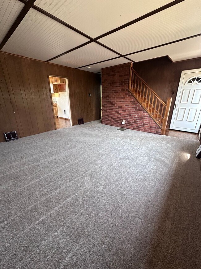 Building Photo - Cape Cod in Middletown 4 bedroom