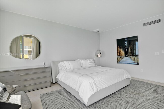 Building Photo - 17875 Collins Ave