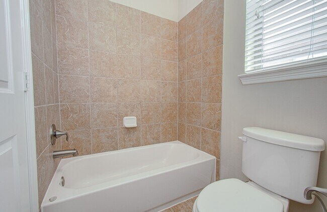 Building Photo - 5711 Avon Landing Ln