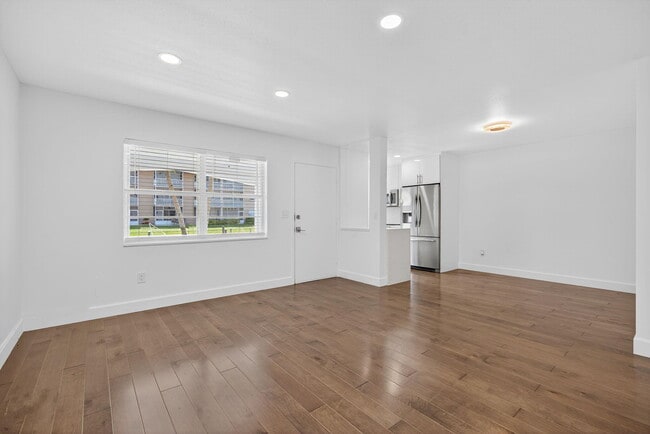 Building Photo - 110 Shore Ct