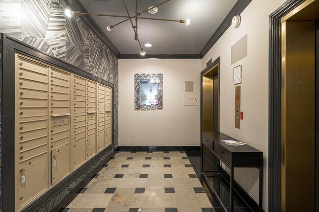 Building Photo - 525 W Lafayette Blvd