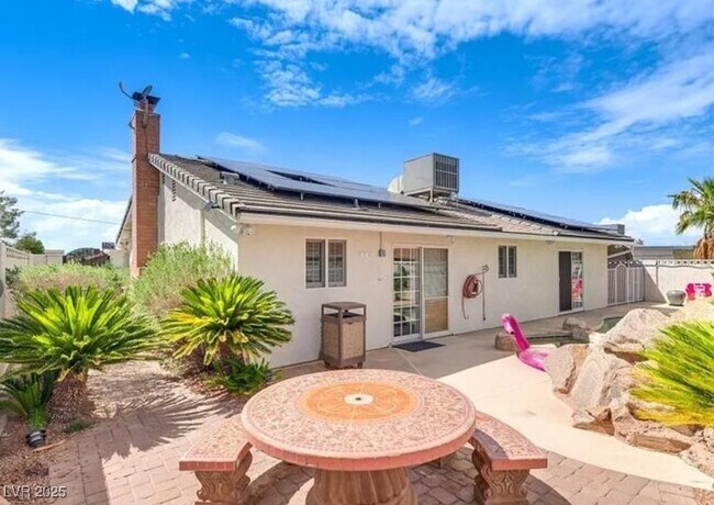 Building Photo - 340 Palo Verde Dr