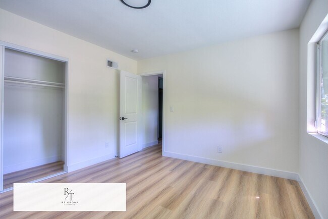 Building Photo - Fully Upgraded Spacious 3-Bedroom Unit in Prime Arcadia Location