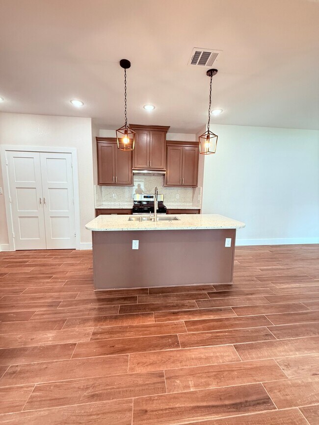 Building Photo - 14880 Coaltown Rd