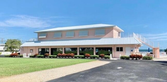 Building Photo - 613 N Emerald Dr