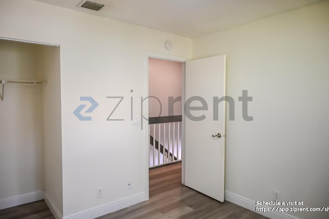 Building Photo - 9761 Riverside Dr