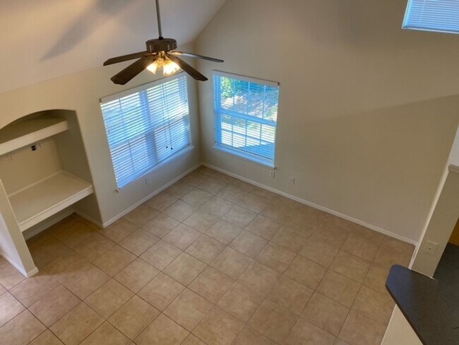 Building Photo - Hamptons in Metrowest  3 bedroom 2 Bath wi...