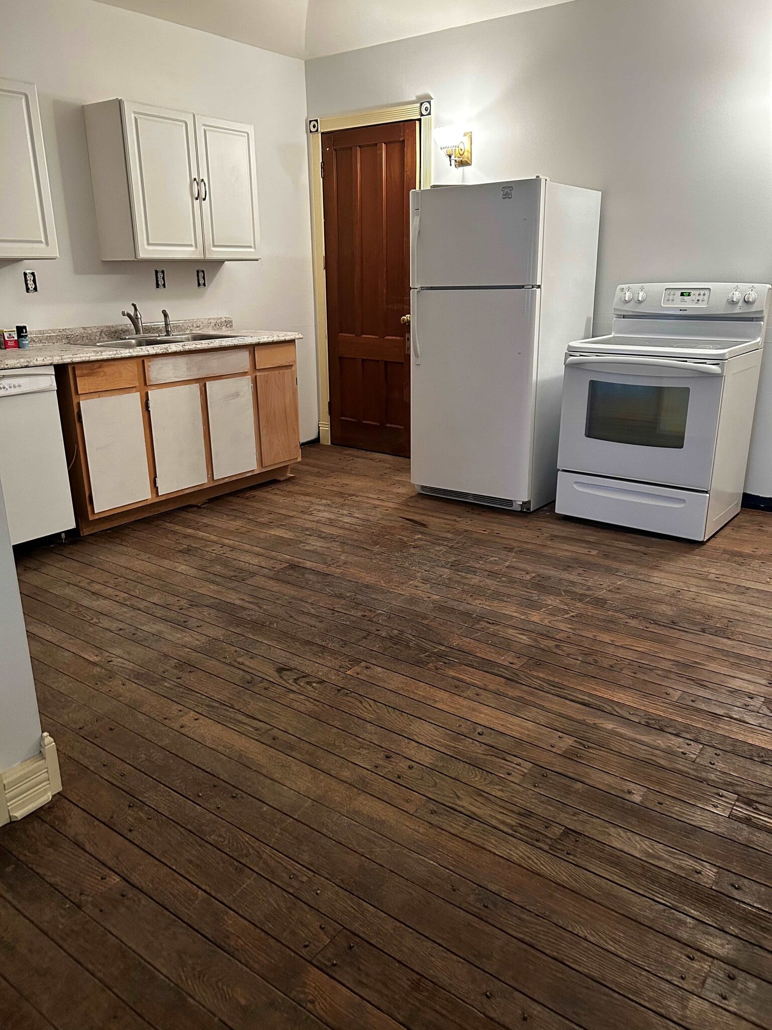 Building Photo - 302 Lake Ave