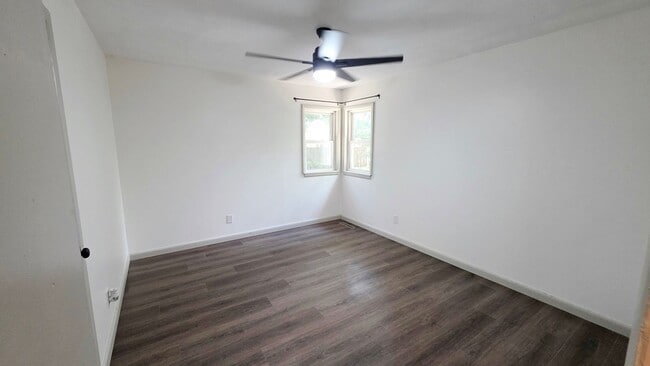 Building Photo - Remodeled Dupllex