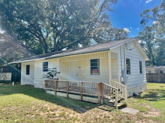 Primary Photo - NICE 3BR/2BA Dade City Home w/ a Deck!! NO...