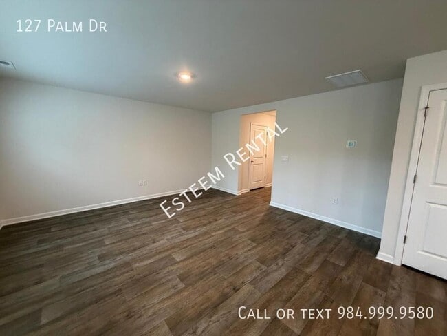 Building Photo - 127 Palm Dr