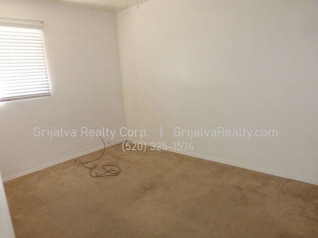 Building Photo - 1440 E Elm St