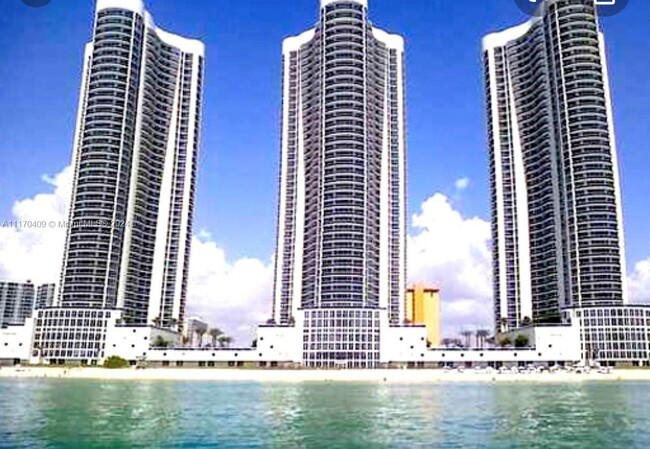 Building Photo - 16001 Collins Ave