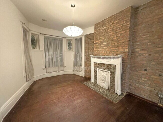 Building Photo - 1114 E 62nd St