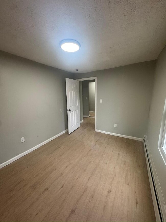 Building Photo - 163 Lander St