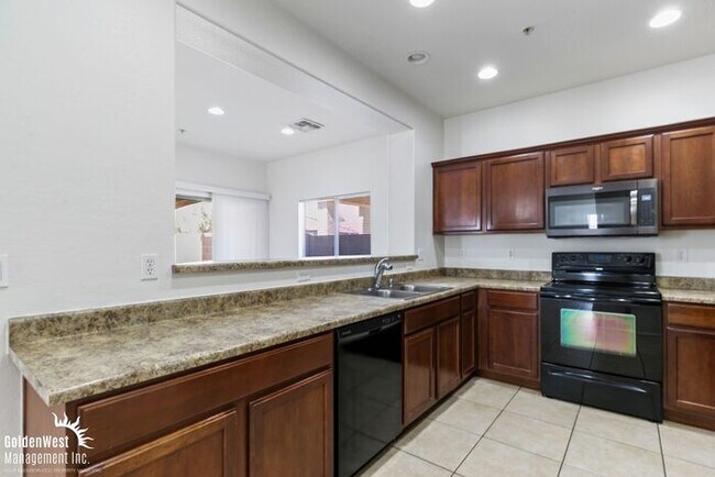 Building Photo - Beautiful 3Bdm 2Ba + Den Home Near Avondale & Goodyear!