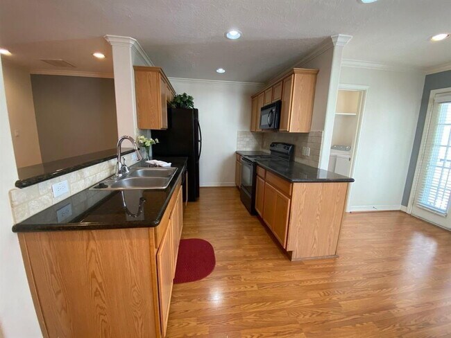 Building Photo - Beautifully maintained 3-bedroom, 3.5-bath townhome