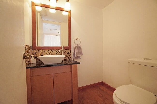 Building Photo - 522 Lasalle Ct
