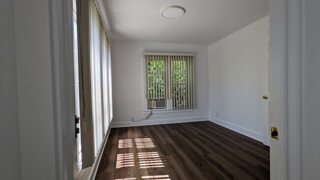 Building Photo - 1263 S Plymouth Blvd