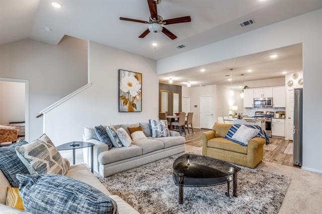 Building Photo - 433 Waterman Ave